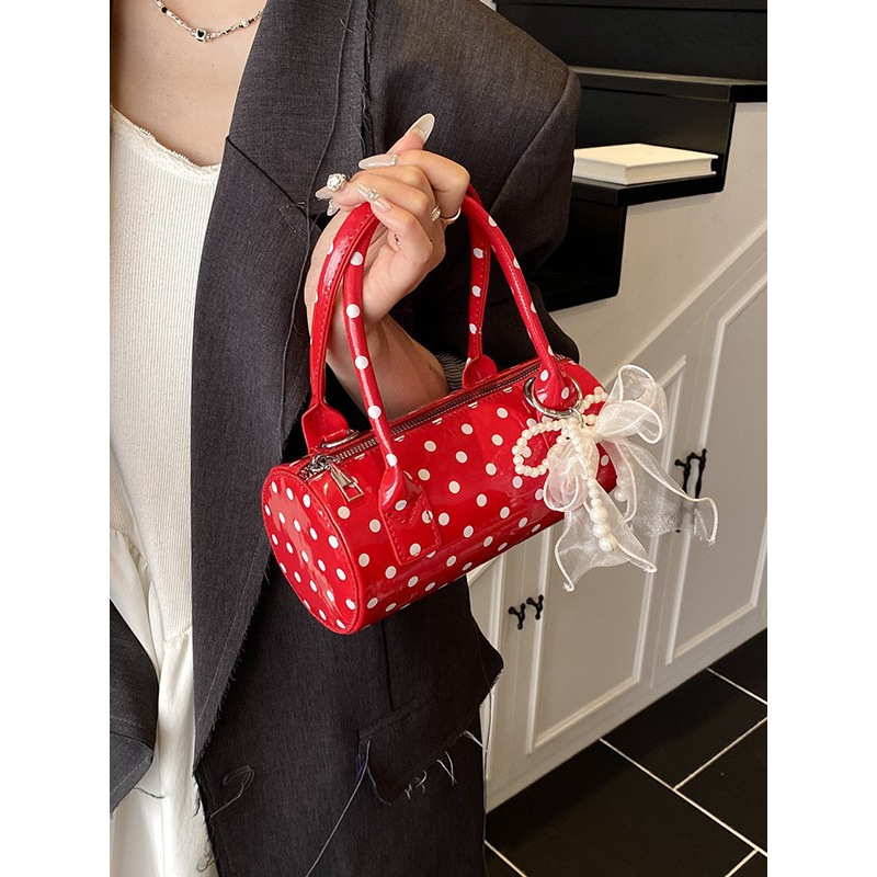Top Handle Patent Bag - กระเป๋าถือผู้หญิงลายจุดน่ารัก พร้อมจี้โบว์มุก กระเป๋าหนังแก้วขนาดเล็กแบบสะพายข้าง