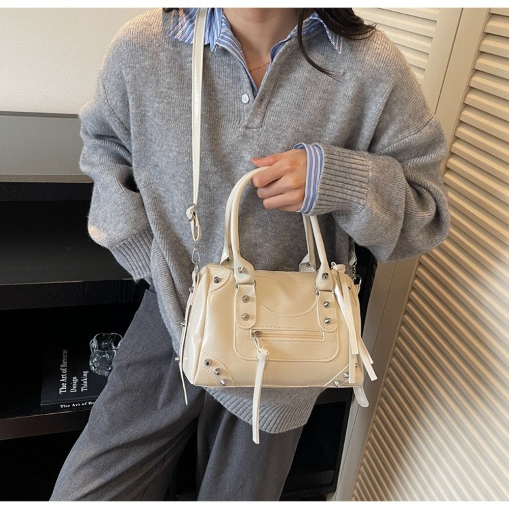 กระเป๋าถือทรงโบว์ลิ่งหนังแก้วล - Top Handle Patent Bag บทวิจารณ์และราคา