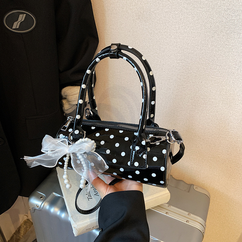 กระเป๋าถือผู้หญิงลายจุดน่ารัก  - Top Handle Patent Bag บทวิจารณ์และราคา