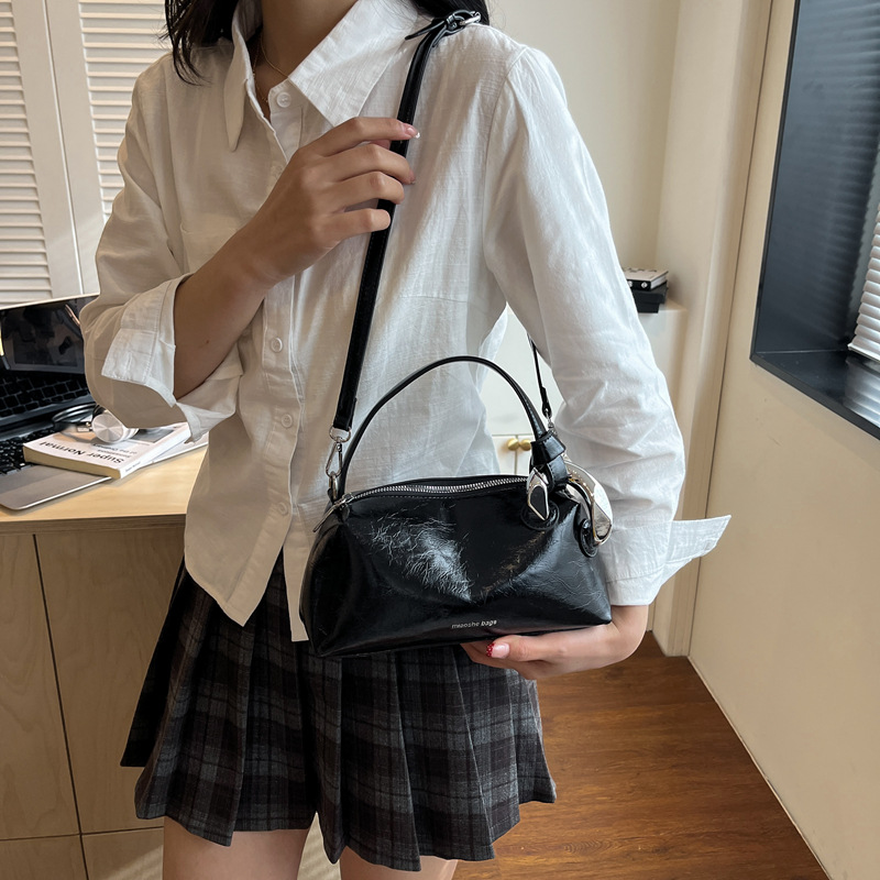 กระเป๋าถือสะพายข้างสำหรับผู้หญ - Top Handle Patent Bag บทวิจารณ์และราคา