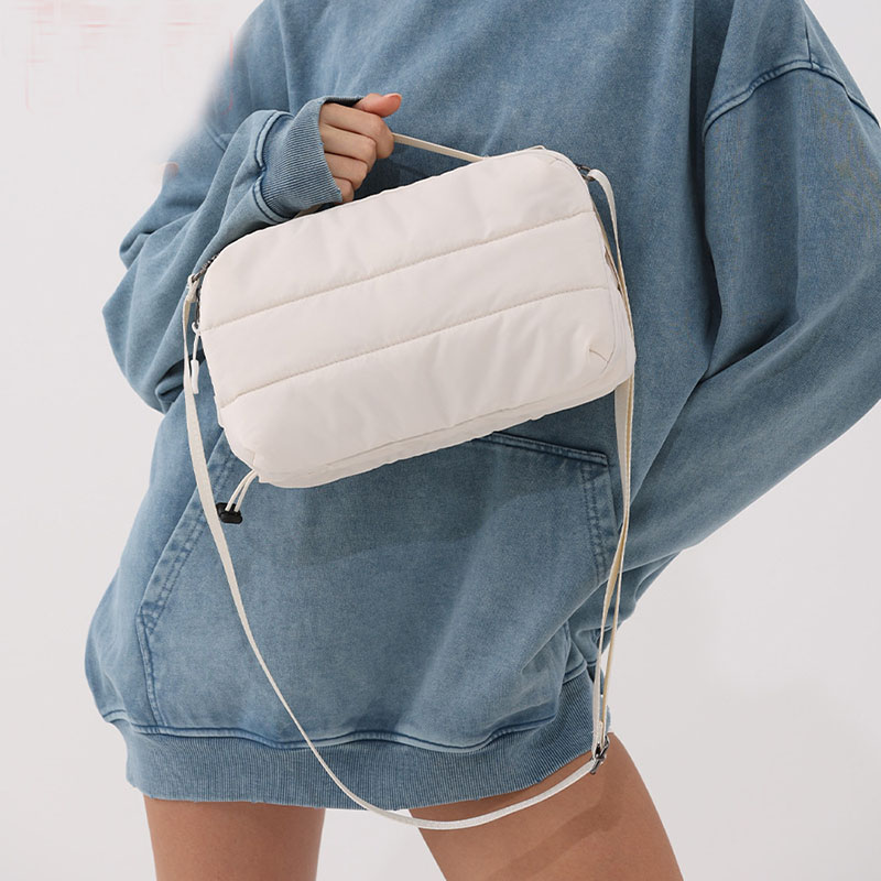 ไนลอนน้ําหนักเบาปักเป้ากระเป๋า - Chain Crossbody Quilted บทวิจารณ์และราคา