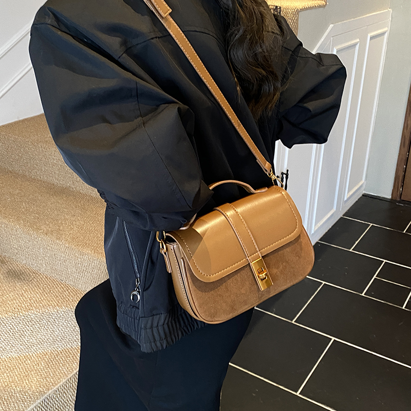กระเป๋าสะพายข้างทรงสี่เหลี่ยมข - Luxury Bags On Sale บทวิจารณ์และราคา